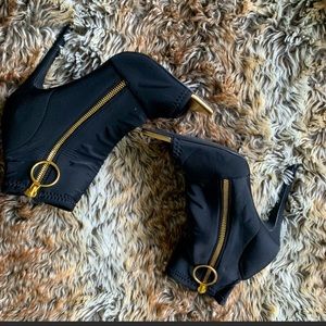 Sexy, stiletto booties 🖤